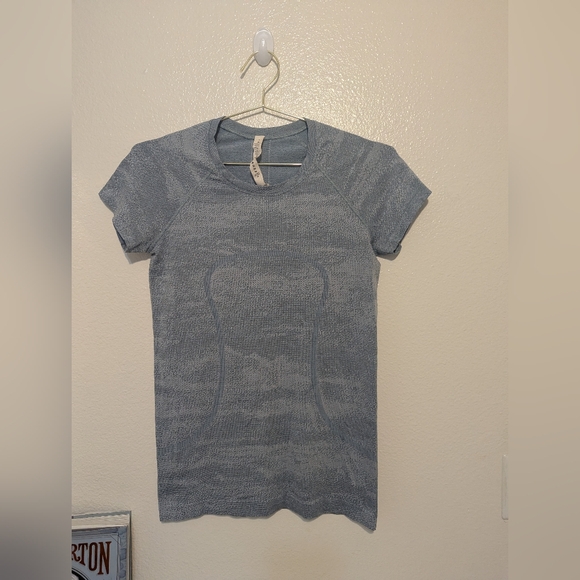 NWOT Lululemon Swiftly Tech Short Sleeve Shirt - Size 8 - Picture 1 of 2